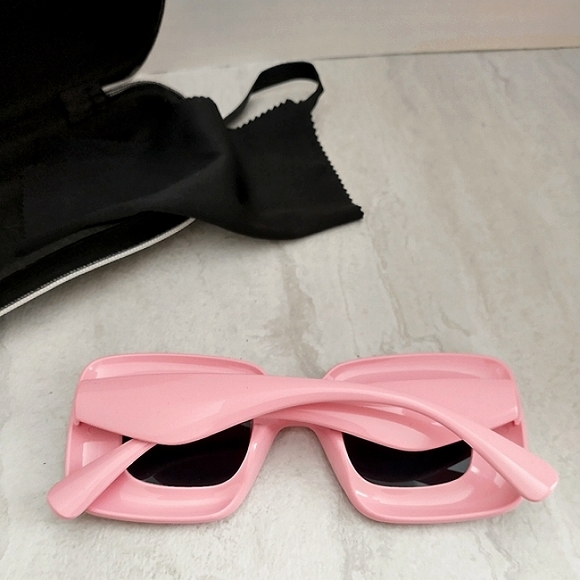 New Boutique Women's Polarized Barbie Pink Bubble Puffy Sunglasses - Picture 9 of 9
